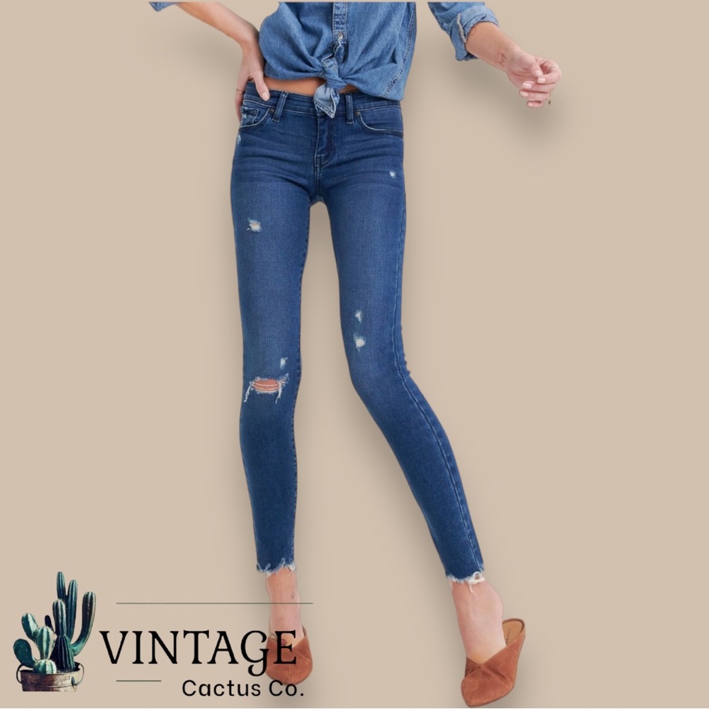 Like New! Lucky Brand Lightly Distressed Stella Skinny Jeans